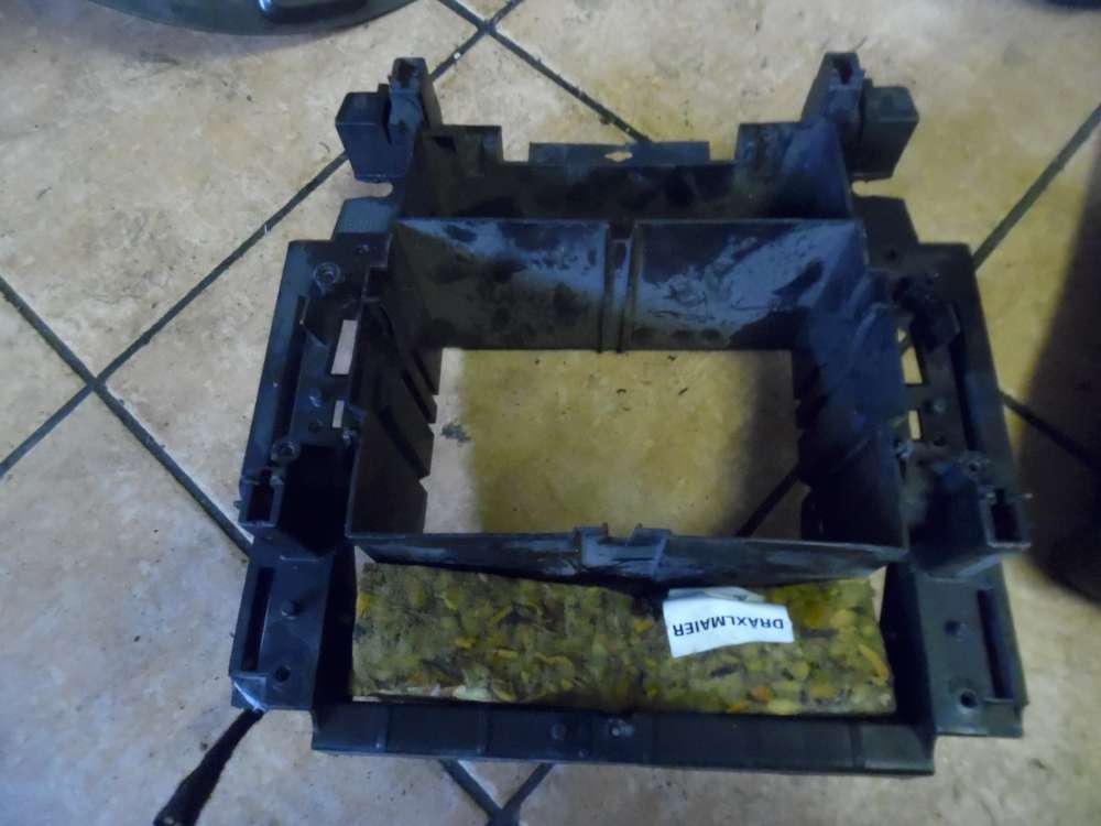 Mercedes-Benz C-Klasse W203 Einbaurahmen Radio A2036890216