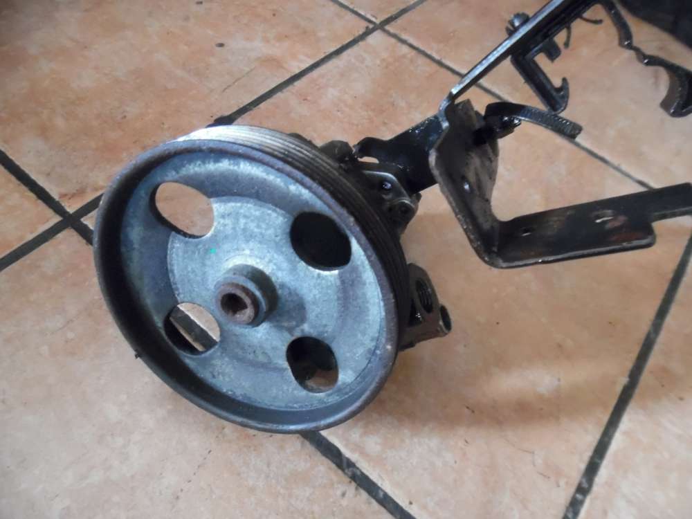 Peugeot 807 2,2 HDi Servopumpe Servolenkung