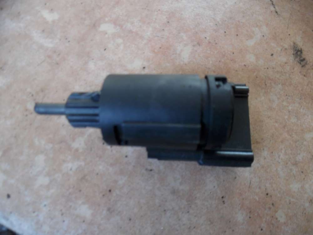 VW Passat 3B Bremslichtschalter 3B0945511A