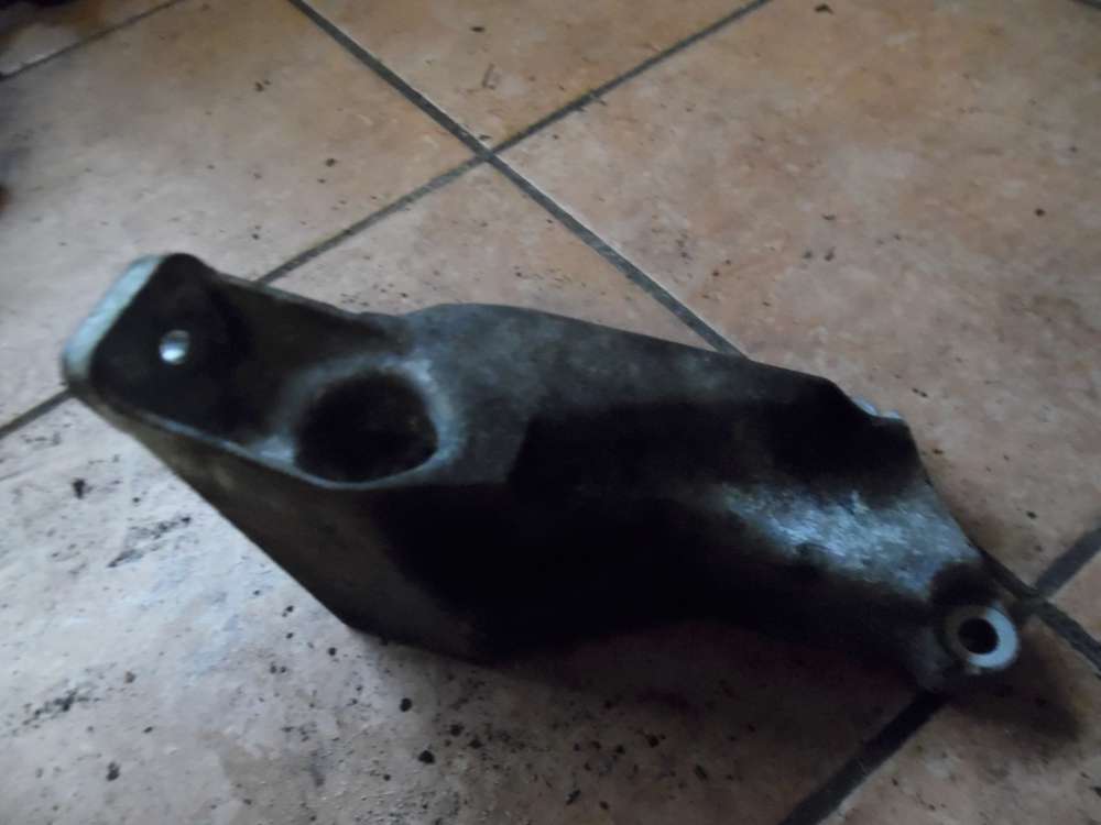 VW Passat 3B 1.9TDI Halter Motoraufhngung 8D0199807