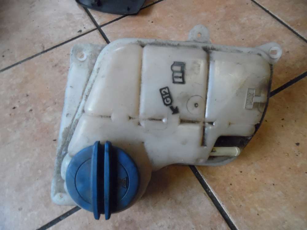 VW Passat 3B Ausgleichsbehlter 8D0121403