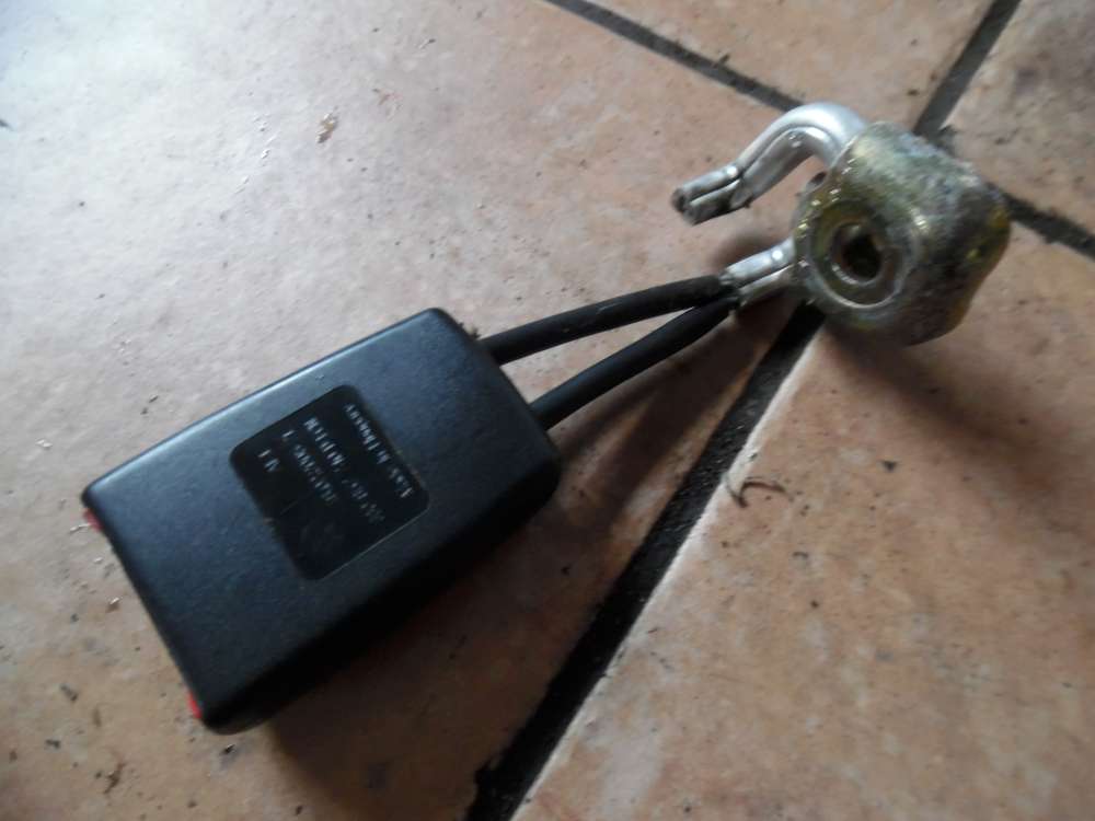 VW Passat 3B Gurtschloss Hinten 3B0857740