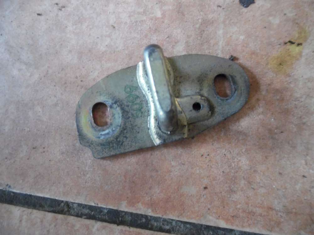 Mitsubishi Carisma Heckklappenfanghaken Schlie�keil 