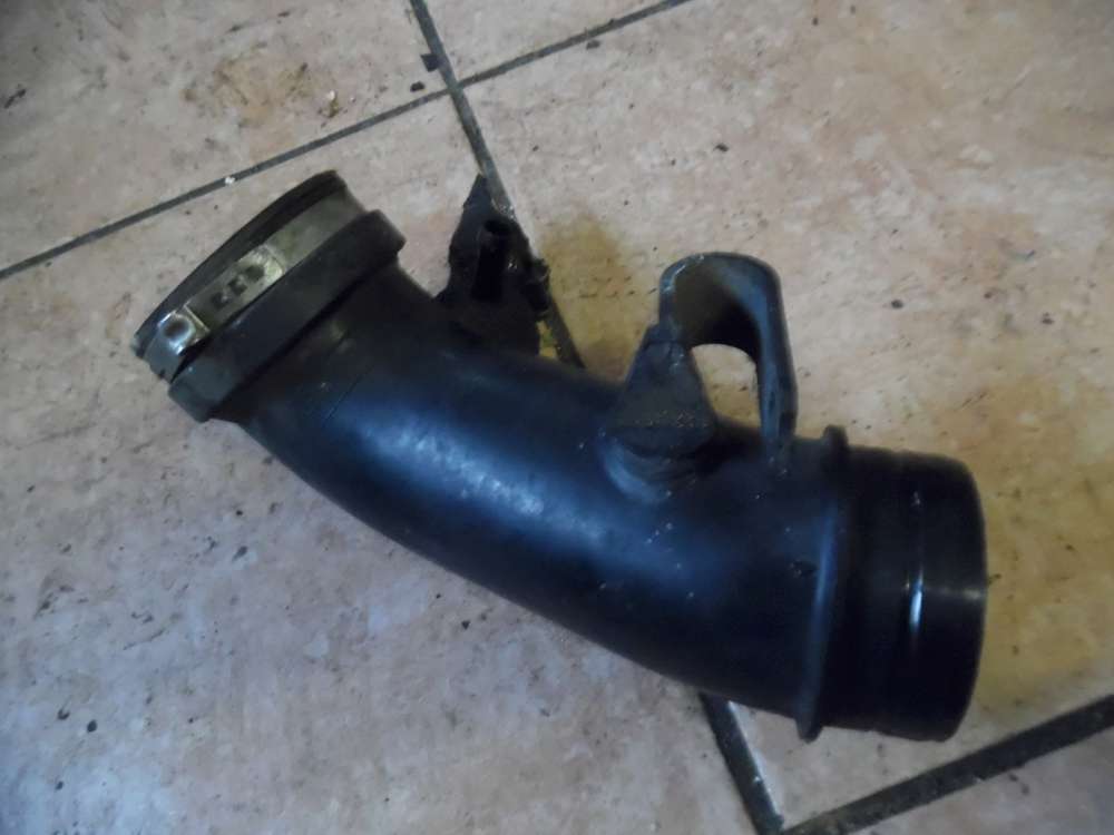 Audi A4 B5 Ansuagschlauch 058133357