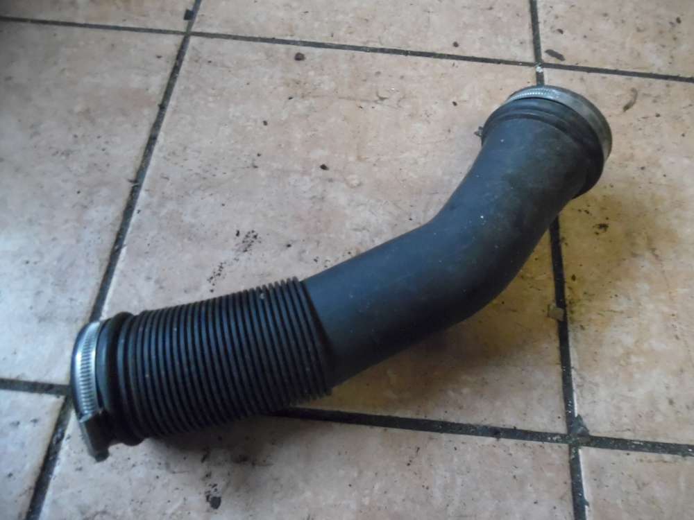 Audi A4 B5 Ansuagschlauch 058129827