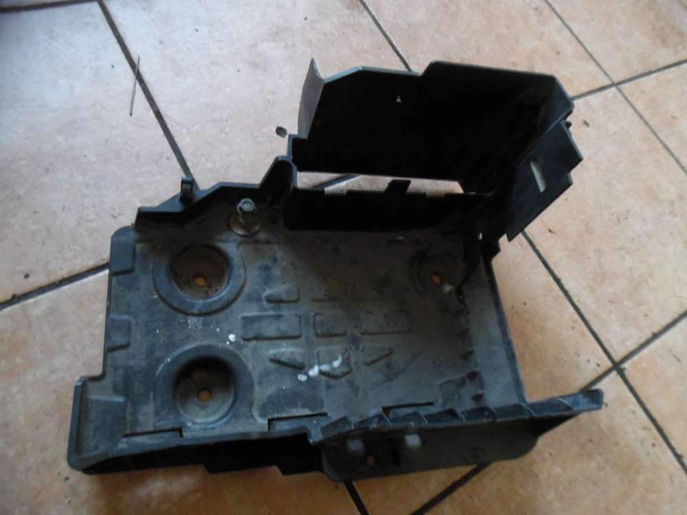 Renault Espace IV Batteriehalter 8200208056