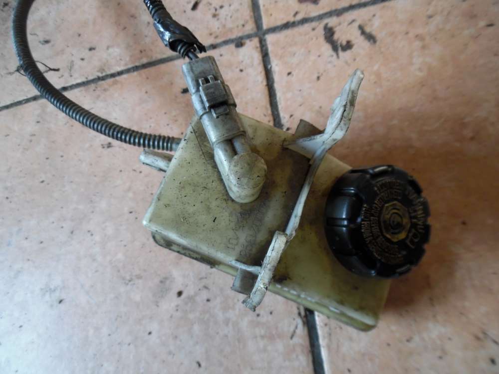 Renault Espace IV Beh�lter Bremsfl�ssigkeit 8200021398