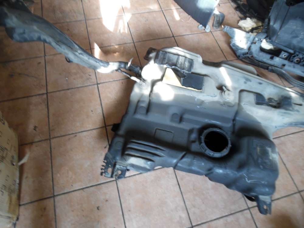 Renault Espace IV 3,0 Kraftstofftank Dieselpumpe 8200008544  