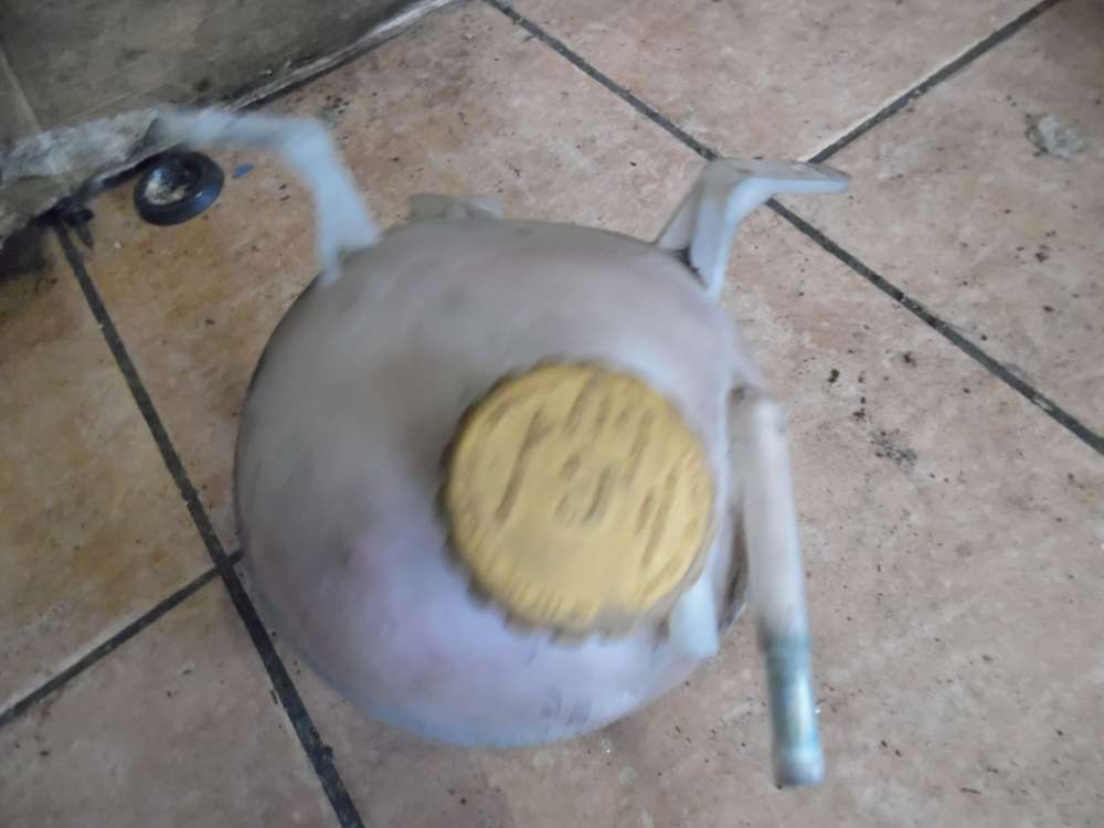 Opel Corsa B Ausgleichsbeh�lter 90410058