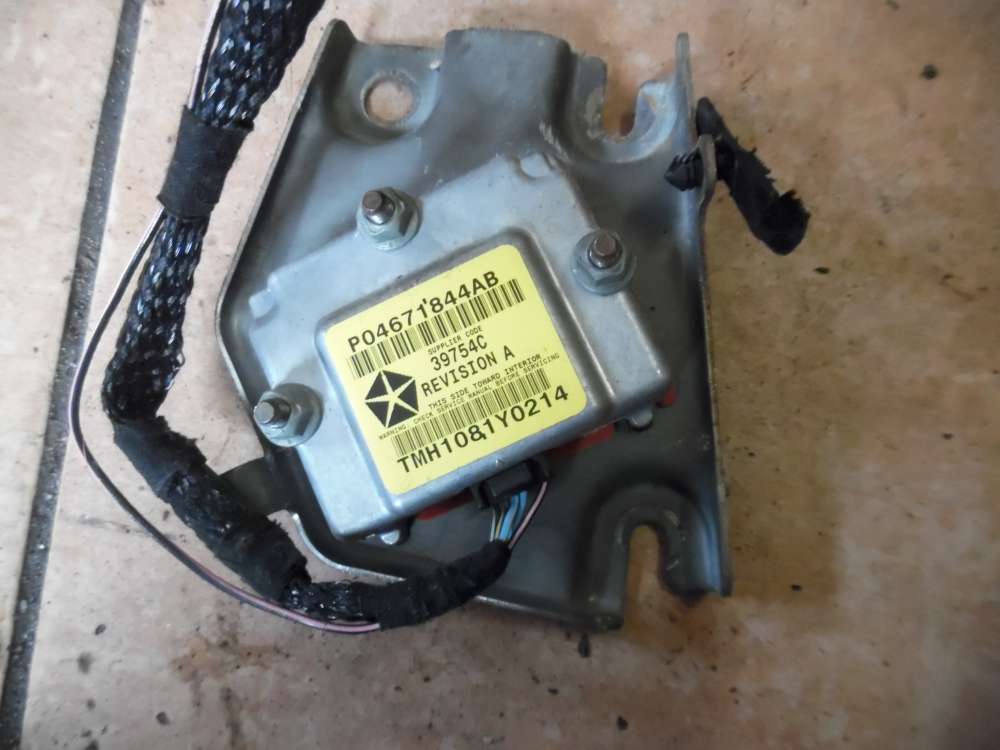 Chrysler PT Cruiser Airbagsensor Crashsensor Rechts P04671844AB