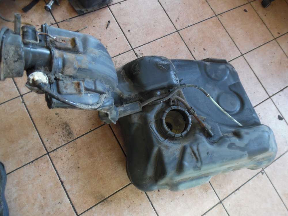 VW Golf III Kraftstofftank Benzintank mit Einf�llstutzen 1H0201085