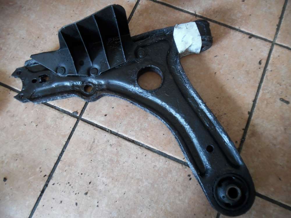 VW Golf III Quertr�ger Vorne Links