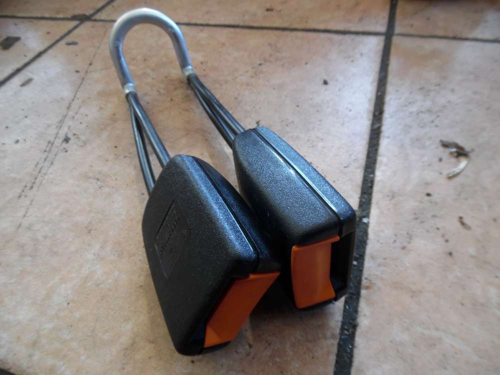 VW Golf III Gurtschloss Hinten Rechts 1H0857739