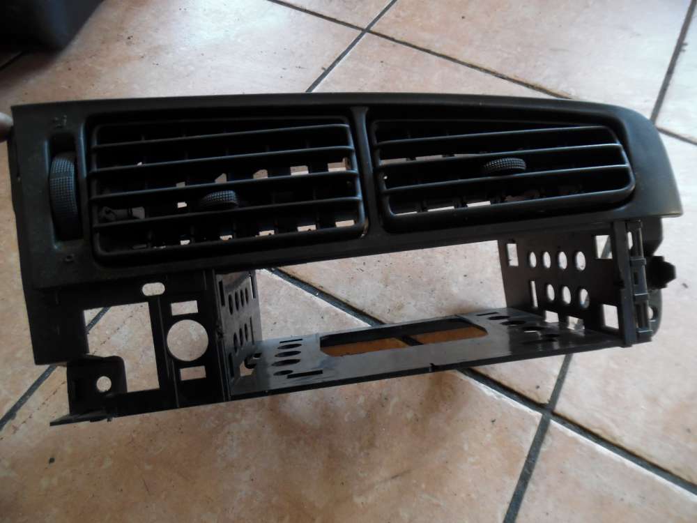 VW Golf III Luftd�sen L�ftungsd�sen mitte 1H6819736