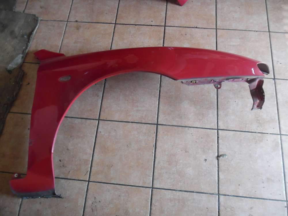 Alfa Romeo 147 3-T�rer Kotfl�gel Rechts Rot