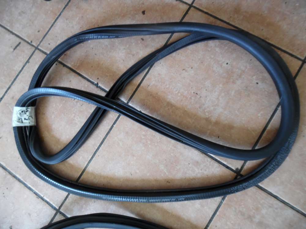 VW Golf VI T�rdichtung Karosserie Vorne Rechts 5K4867911