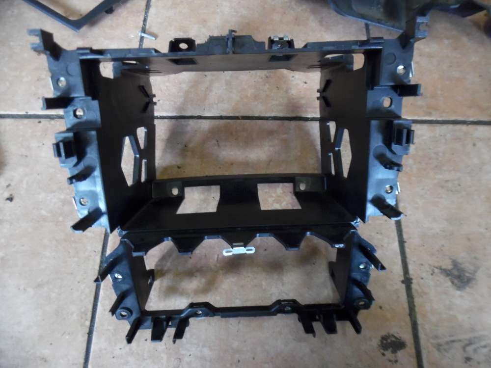 VW Golf VI Einbaurahmen Radioschacht 5K0858089