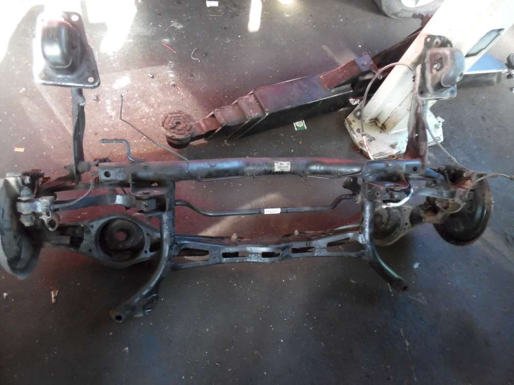 VW Golf VI 1,4L Hinterachse Achstr�ger mit Stabilisator 1K0505315BF 1K0511305