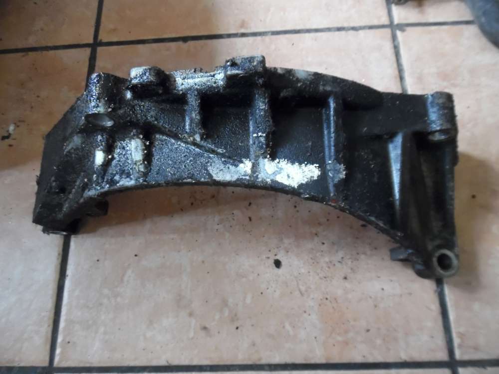 Honda Shuttle RA 2,3i Halterung Wasserpumpenhalter
