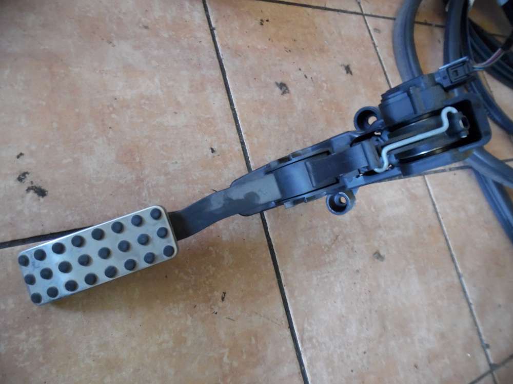 Mercedes-Benz B-Klasse W245 Automatik Pedalbock Gaspedal A1693000504