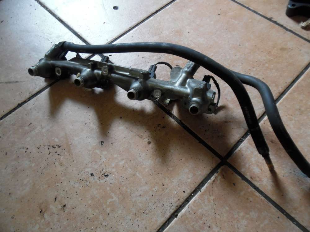Ford Mondeo II 1,8i Einspritzleiste Einspritzd�se 988F9D280