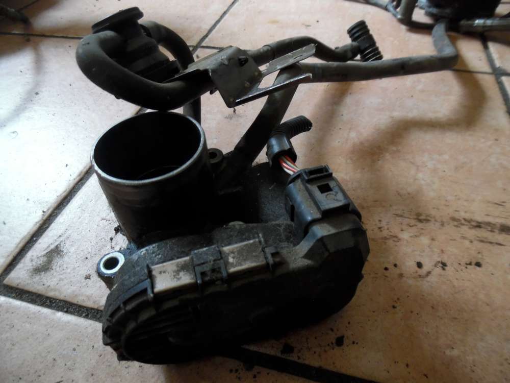 VW Polo 6N 1,0L Drosselklappe 030133062C 