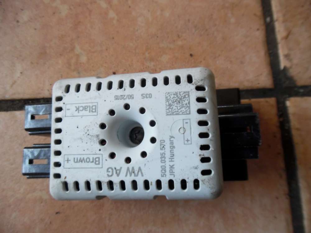 VW Polo 6R Antennenverst�rker 5Q0035570