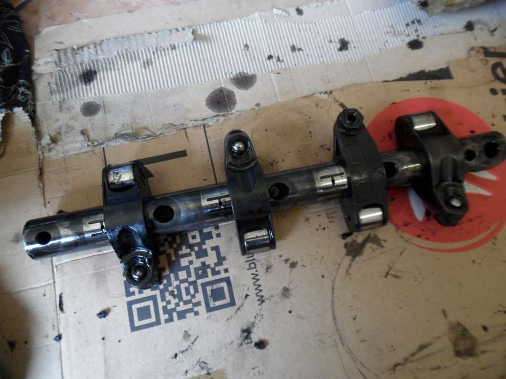 VW Passat 3B 1,9TDi Schwinghebelachse Kipphebelwelle 03G109527 