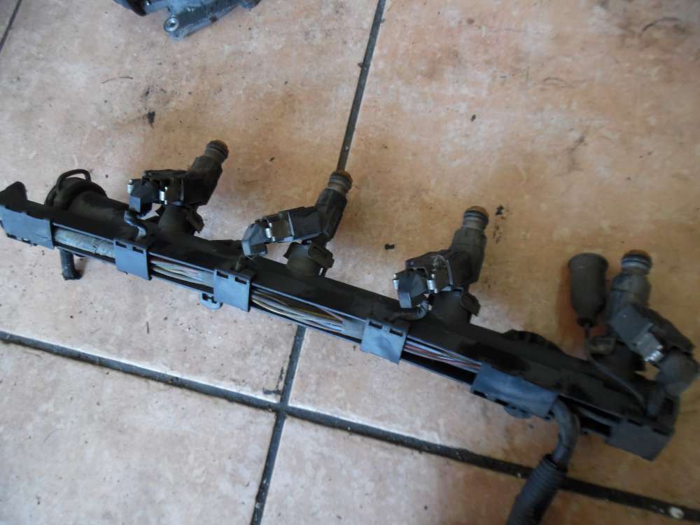 VW Polo 6N 1,0i Einspritzd�sen Einspritzleiste 030133319G