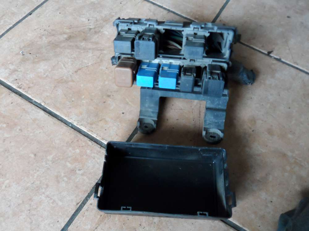 Nissan Almera Tino Sicherungskasten Relais
