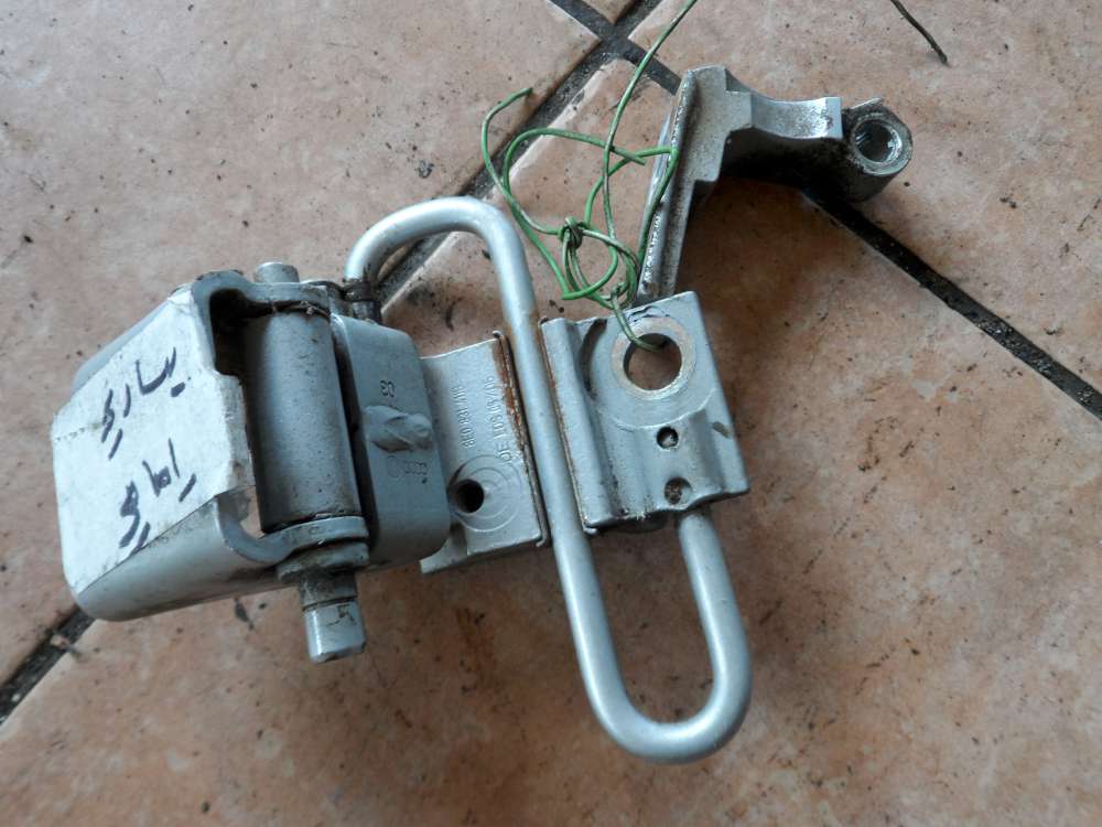 Audi A3 8P T�rscharnier Scharnier Vorne Links 8E0831411