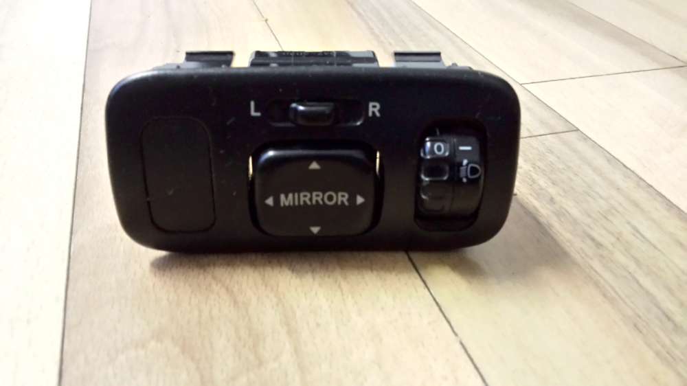 Toyota Yaris Verso Bj.2001 Schalter für Außenspiegel Spiegelschalter Schwarz 5250D2D / 5472D2D