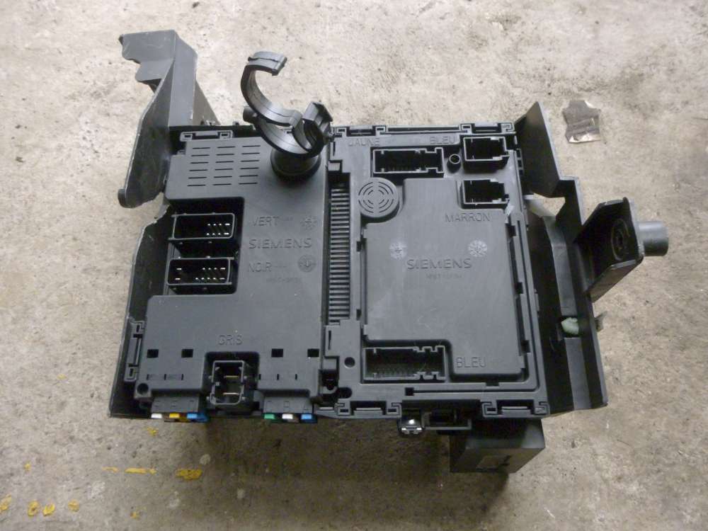 Original Peugeot 206 Sicherungskasten Sicherungs- und Relaiskasten Innenraum, Stecker 