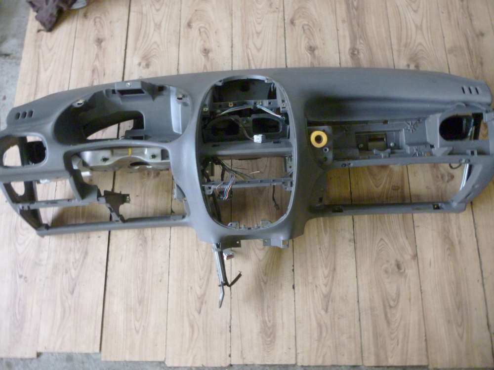  Peugeot 206 Bj:1998 Armaturenbrett 9635966477