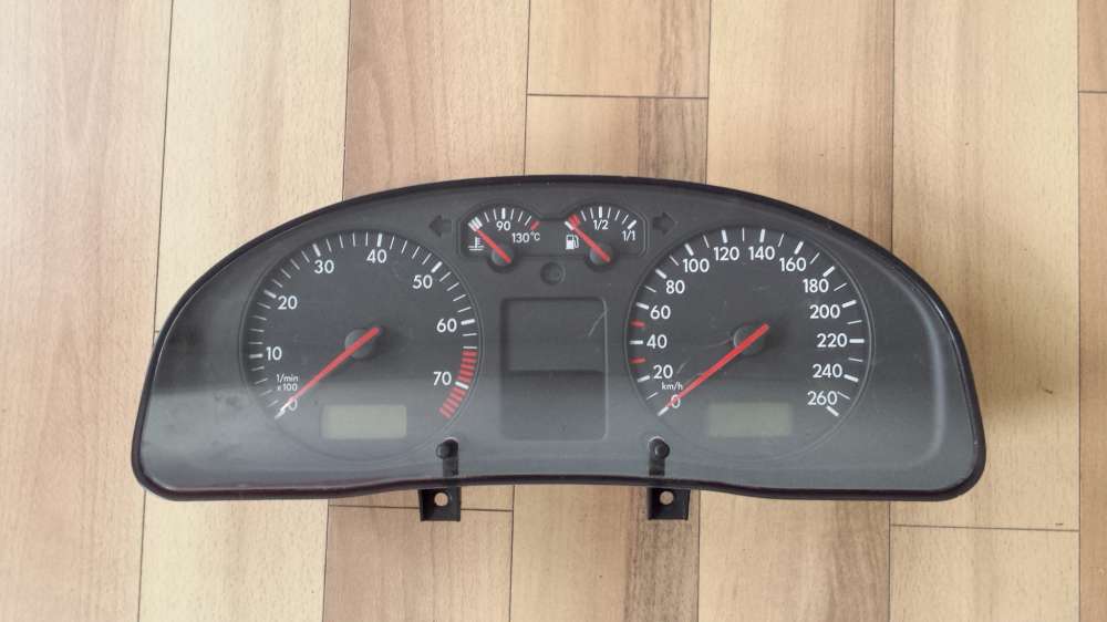 VW Passat 3B Tacho Kombiinstrument Tachometer 3B0920822