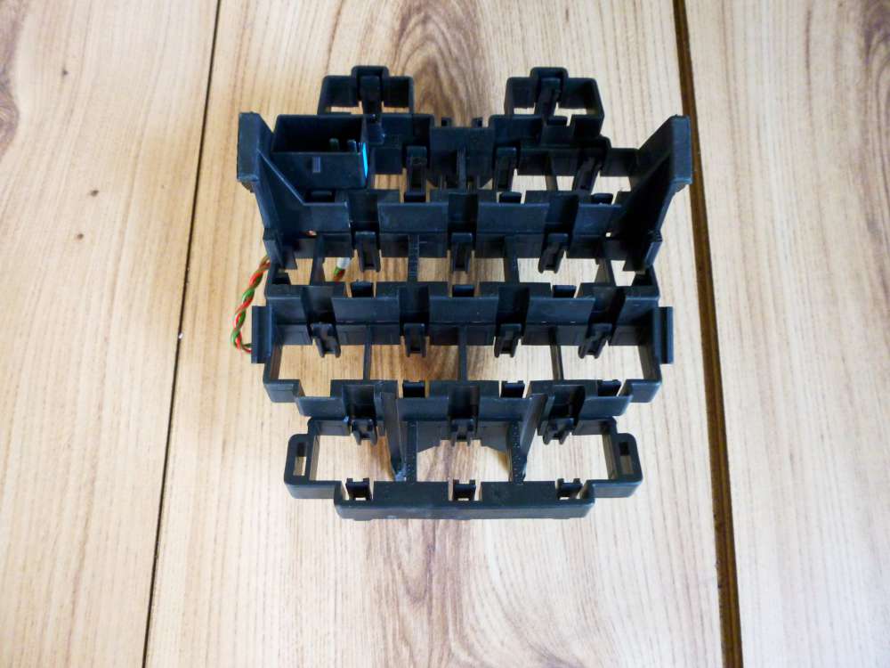 Audi A4 Halter fr Steckgehuse Relaistrger 8D0937545G