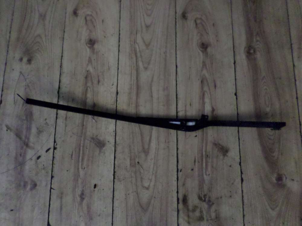 VW Golf 4 Bj.1999 Fensterf�hrung Fensterscheibe Hinten Links 1J9839407 C